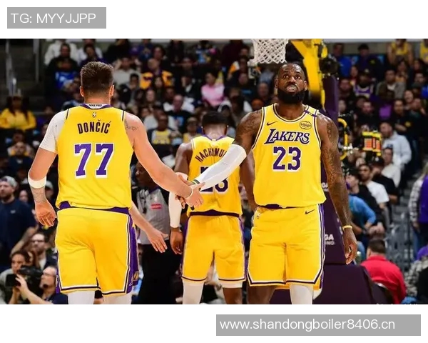 FIBA转发山寨球星合照引发热议大声喊出詹姆斯东契奇库里的名字 FIBA转发山寨球星合照引发热议大声喊出詹姆斯东契奇库里的名字