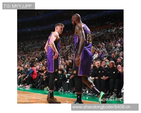 绿军记者惊叹湖勇对决中斯玛特与霍福德的奇妙对抗场景